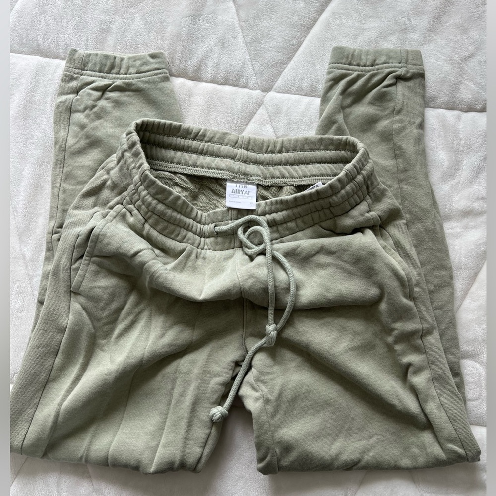 Aritzia TNA airy AF fleece pant
